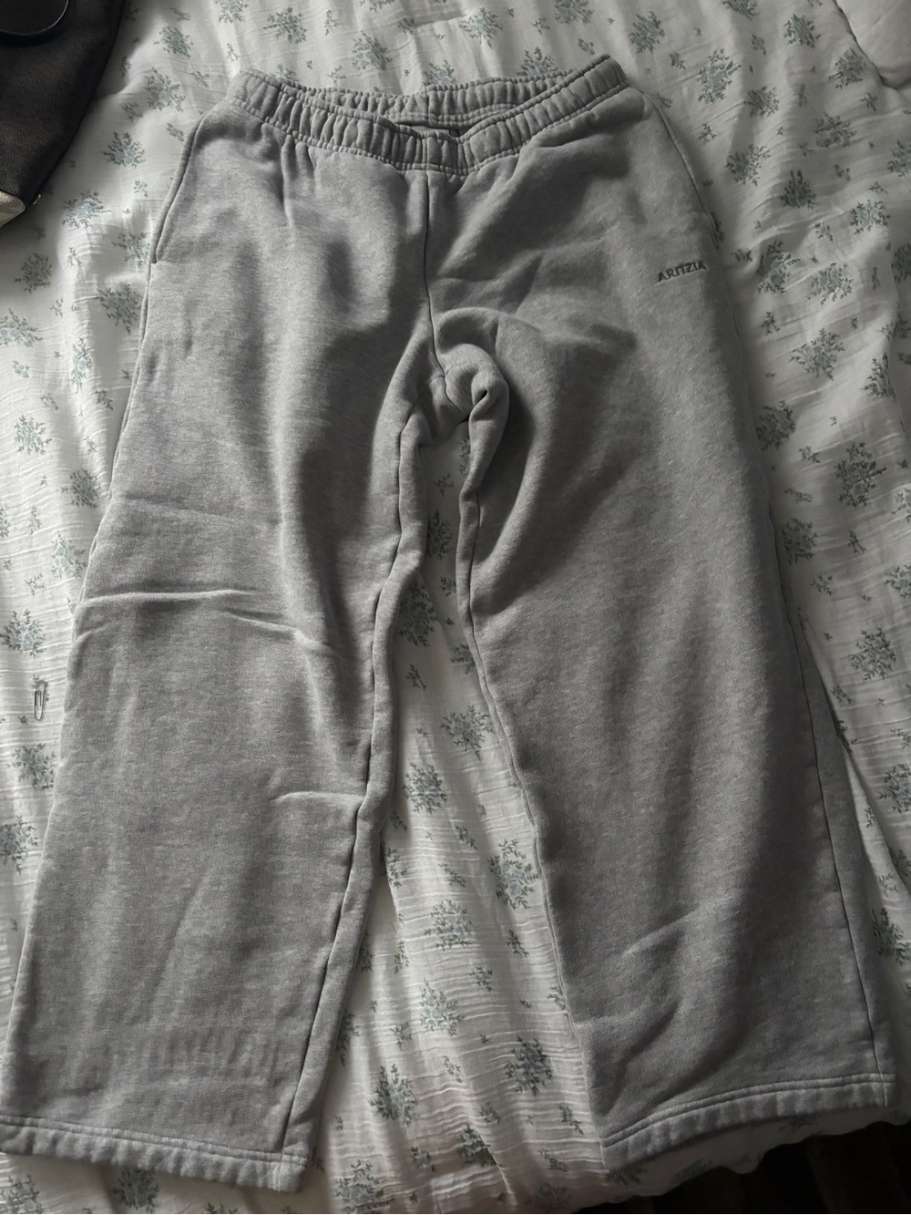 Aritzia Gray Wide-Leg Sweatpants